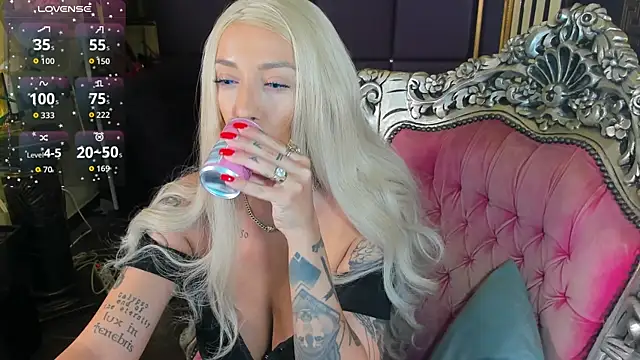 spicyxmilf online show from June 16, 2026, 4:26 am