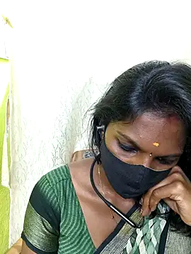 Snapshot of Honey_rosetamil chatting on June 13, 2026, 1:14 am Honey rosetamil online show from June 13, 2026, 1:14 am