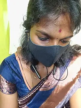 Snapshot of Honey_rosetamil chatting on July 18, 2026, 2:05 am Honey rosetamil online show from July 18, 2026, 2:05 am