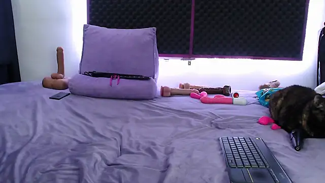 karlamoon23 online show from October 25, 2025, 1:07 pm