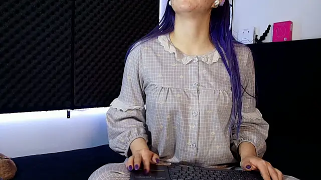 karlamoon23 online show from February 15, 2026, 8:27 pm