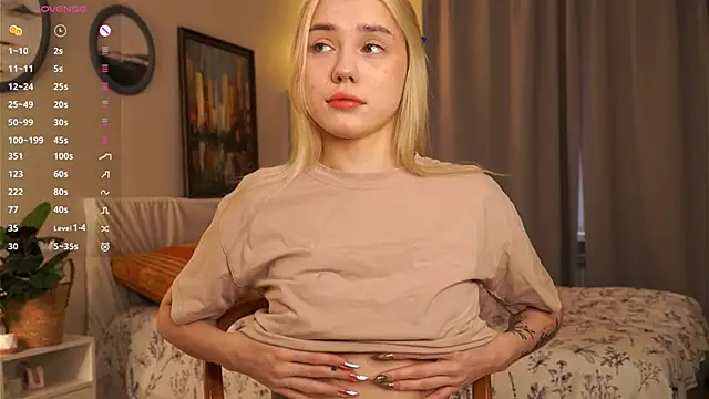 LilianBenskin online show from December 4, 2025, 6:44 am