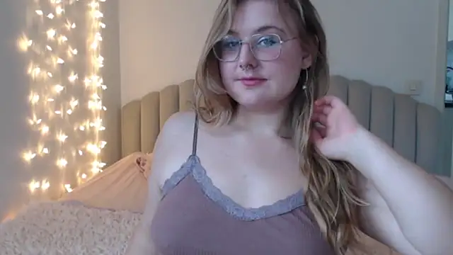 Snapshot of AgnesRoseCams chatting on July 6, 2026, 3:58 pm AgnesRoseCams online show from July 6, 2026, 3:58 pm