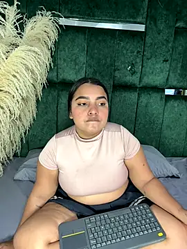 Chloe jackson25 online show from November 12, 2025, 6:30 pm