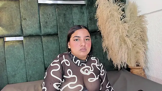 Chloe jackson25 online show from February 14, 2026, 6:37 pm