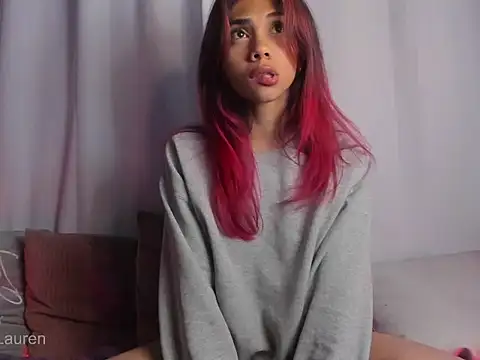 Laurenn 2 online show from October 15, 2025, 5:07 am