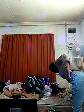 Snapshot of Juicy_Candy-Reloaded chatting on November 15, 2025, 5:20 pm Juicy Candy-Reloaded online show from November 15, 2025, 5:20 pm