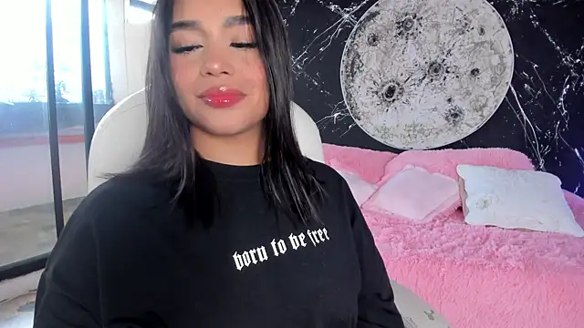 Snapshot of ShaniaDaniels chatting on November 12, 2025, 7:35 pm ShaniaDaniels online show from November 12, 2025, 7:35 pm