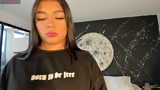 Snapshot of ShaniaDaniels chatting on November 17, 2025, 10:15 pm ShaniaDaniels online show from November 17, 2025, 10:15 pm