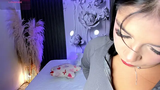 ShaniaDaniels online show from April 28, 2026, 10:37 pm