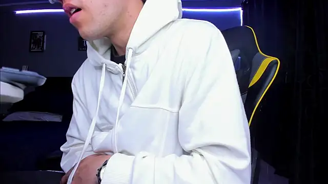 alexgiraldo   online show from October 28, 2025, 2:04 am