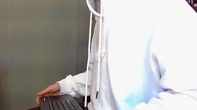 alexgiraldo   online show from May 4, 2026, 12:34 pm