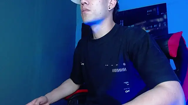 alexgiraldo   online show from May 9, 2026, 1:44 am