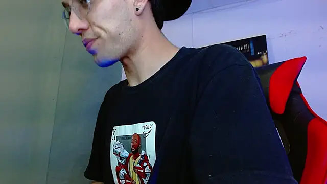 alexgiraldo   online show from May 21, 2026, 1:01 am