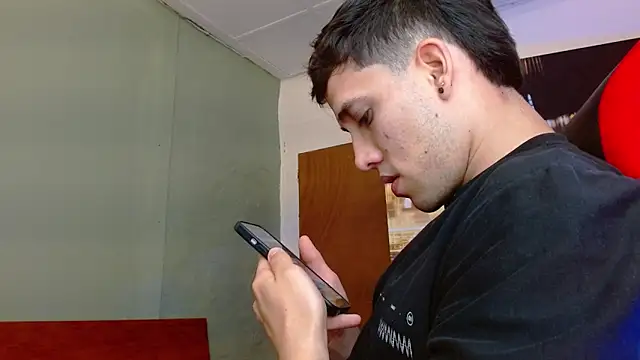 alexgiraldo   online show from June 6, 2026, 12:27 am
