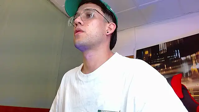 alexgiraldo   online show from June 20, 2026, 1:09 am