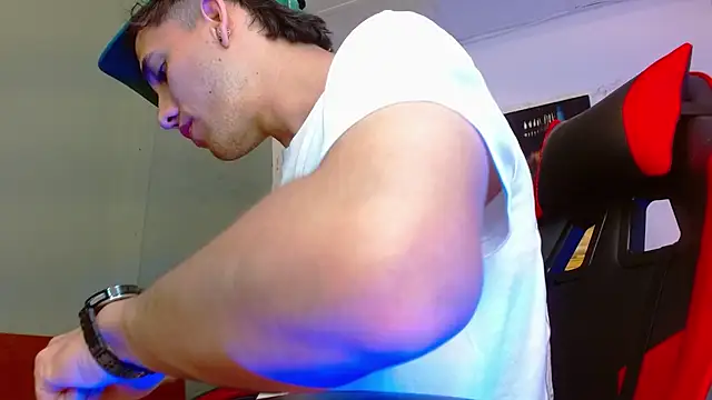 alexgiraldo   online show from July 18, 2026, 1:32 am
