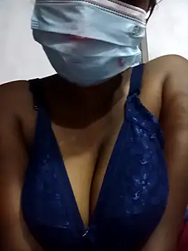 Snapshot of MickMicky chatting on February 22, 2026, 5:33 pm MickMicky online show from February 22, 2026, 5:33 pm