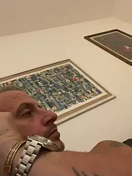 Maurinho3005 online show from October 28, 2025, 11:07 pm