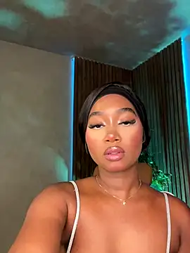 Snapshot of alisonn_moon chatting on October 26, 2025, 1:00 am alisonn moon online show from October 26, 2025, 1:00 am