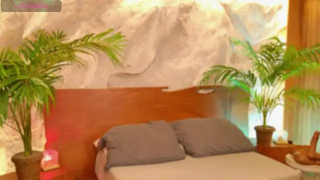 alisonn moon online show from April 22, 2026, 10:00 pm