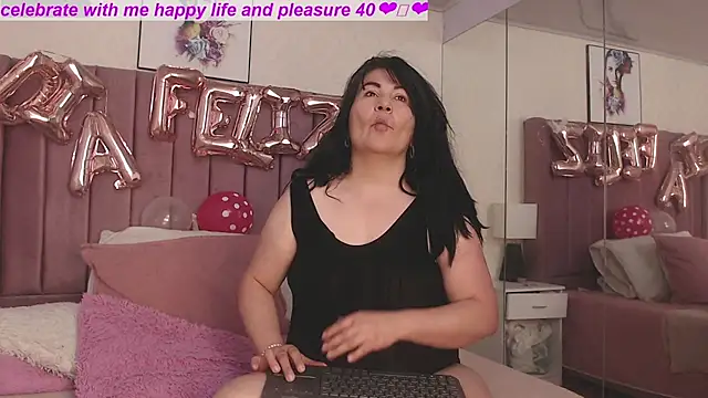 Snapshot of AriannaAdames chatting on July 13, 2026, 1:14 pm AriannaAdames online show from July 13, 2026, 1:14 pm