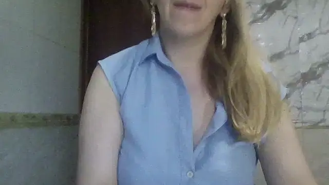 Snapshot of MiyaHottie chatting on June 4, 2026, 4:29 am MiyaHottie online show from June 4, 2026, 4:29 am