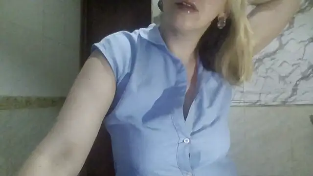 Snapshot of MiyaHottie chatting on July 21, 2026, 6:49 am MiyaHottie online show from July 21, 2026, 6:49 am
