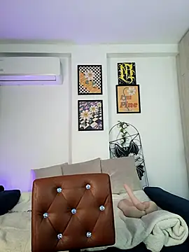 Snapshot of mishelkrave_ chatting on November 13, 2025, 1:04 am mishelkrave online show from November 13, 2025, 1:04 am