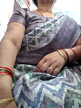 Snapshot of indianhotwife639 chatting on May 27, 2026, 7:27 am indianhotwife639 online show from May 27, 2026, 7:27 am