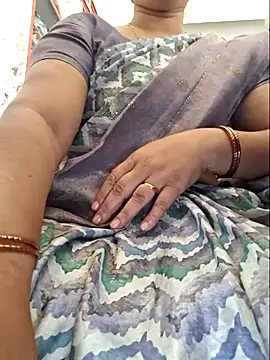 Snapshot of indianhotwife639 chatting on August 1, 2026, 5:40 am indianhotwife639 online show from August 1, 2026, 5:40 am