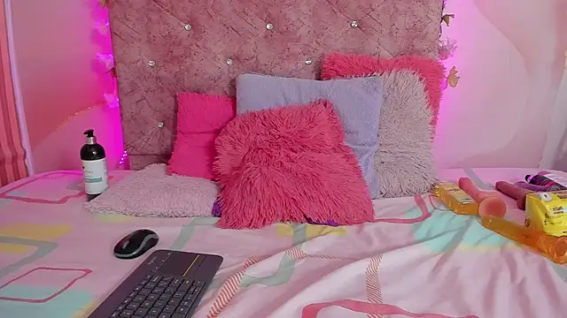 Snapshot of Mila_grace_ chatting on October 7, 2025, 6:38 pm Mila grace online show from October 7, 2025, 6:38 pm