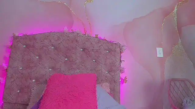 Snapshot of Mila_grace_ chatting on October 17, 2025, 6:32 pm Mila grace online show from October 17, 2025, 6:32 pm