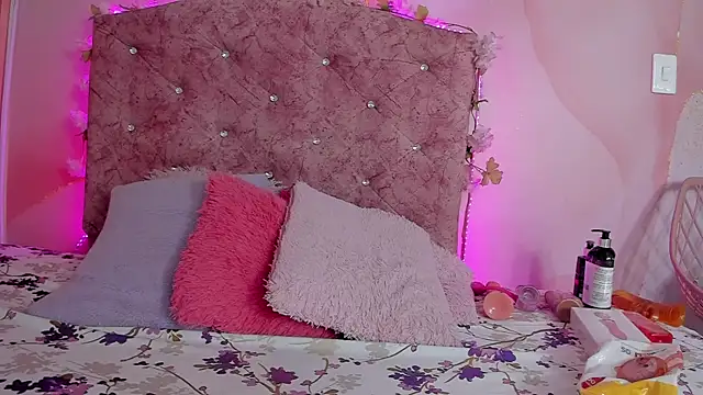 Snapshot of Mila_grace_ chatting on November 25, 2025, 6:41 pm Mila grace online show from November 25, 2025, 6:41 pm