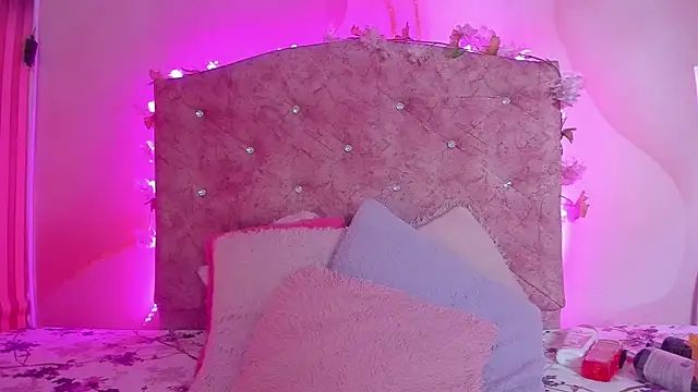 Snapshot of Mila_grace_ chatting on November 28, 2025, 6:32 pm Mila grace online show from November 28, 2025, 6:32 pm