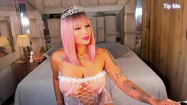 Snapshot of MaddyGray_ chatting on October 18, 2025, 6:19 pm MaddyGray online show from October 18, 2025, 6:19 pm