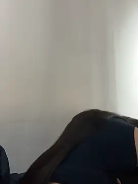 Alyha Cortes online show from November 10, 2025, 1:32 pm