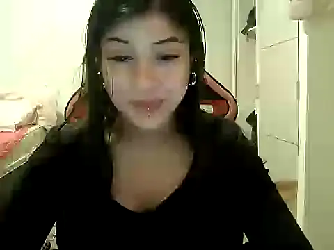 Snapshot of Becca_B chatting on October 26, 2025, 9:10 pm Becca B online show from October 26, 2025, 9:10 pm