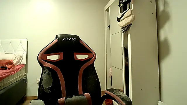 Snapshot of Becca_B chatting on October 29, 2025, 6:42 pm Becca B online show from October 29, 2025, 6:42 pm