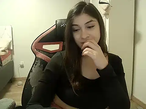 Snapshot of Becca_B chatting on November 1, 2025, 11:18 pm Becca B online show from November 1, 2025, 11:18 pm