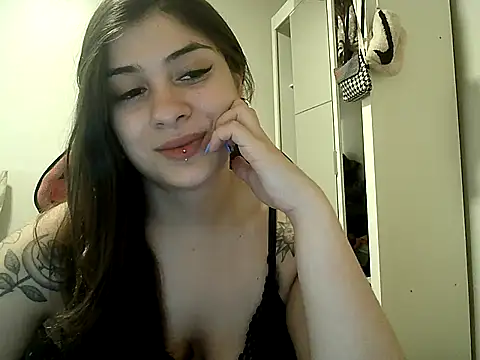 Snapshot of Becca_B chatting on November 21, 2025, 8:07 pm Becca B online show from November 21, 2025, 8:07 pm