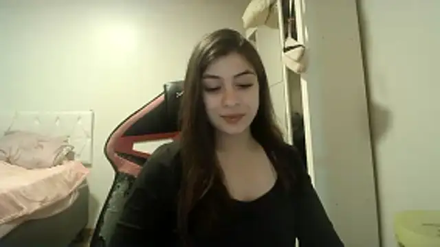 Snapshot of Becca_B chatting on November 26, 2025, 11:06 pm Becca B online show from November 26, 2025, 11:06 pm