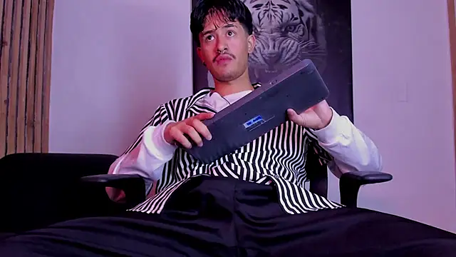 Snapshot of DimitriDeluxe chatting on September 10, 2025, 8:20 pm DimitriDeluxe online show from September 10, 2025, 8:20 pm