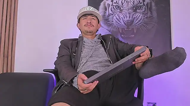 Snapshot of DimitriDeluxe chatting on September 28, 2025, 11:48 am DimitriDeluxe online show from September 28, 2025, 11:48 am