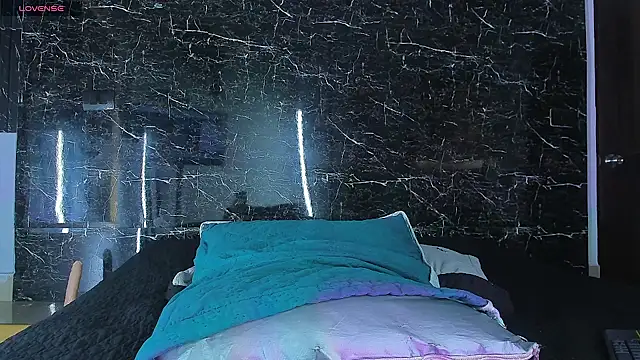 Snapshot of DimitriDeluxe chatting on November 15, 2025, 1:07 pm DimitriDeluxe online show from November 15, 2025, 1:07 pm