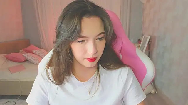 Snapshot of yuna_sunshy chatting on October 16, 2025, 11:50 pm yuna sunshy online show from October 16, 2025, 11:50 pm