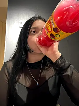 Emily Rivers  online show from September 17, 2025, 2:08 pm