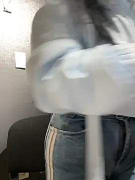 Emily Rivers  online show from September 19, 2025, 1:34 pm