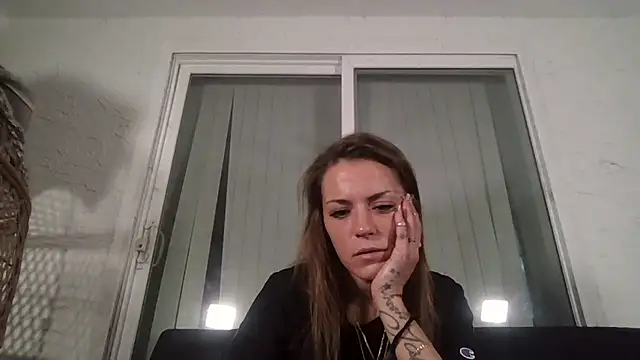 Snapshot of LaylaRainVIP chatting on September 16, 2025, 12:33 am LaylaRainVIP online show from September 16, 2025, 12:33 am