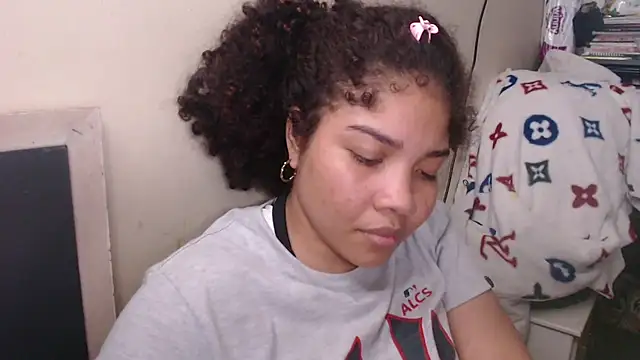 Snapshot of madelene chatting on March 15, 2025, 4:35 am madelene online show from March 15, 2025, 4:35 am